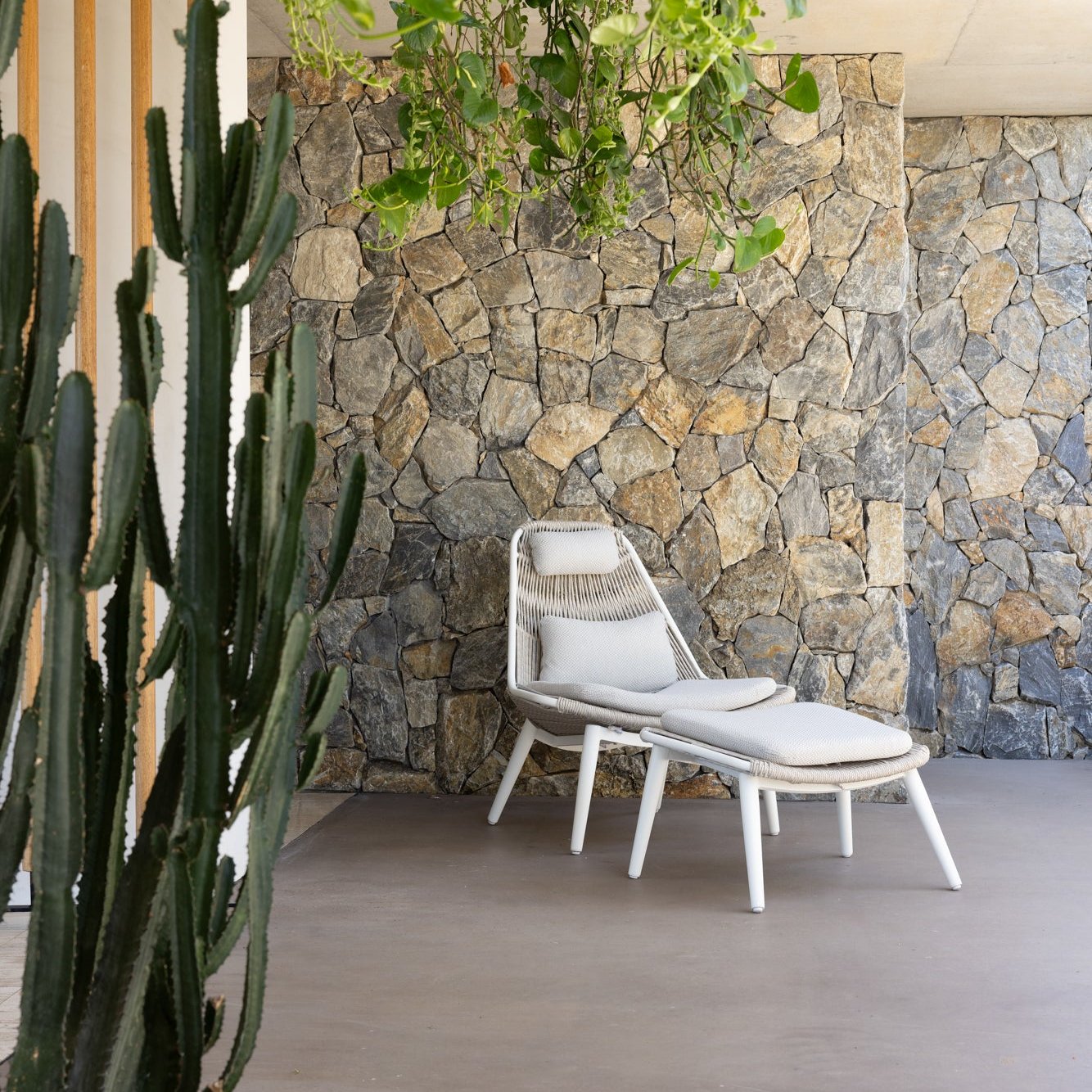 Arona Lounge Chair & Ottoman White/Dove Grey