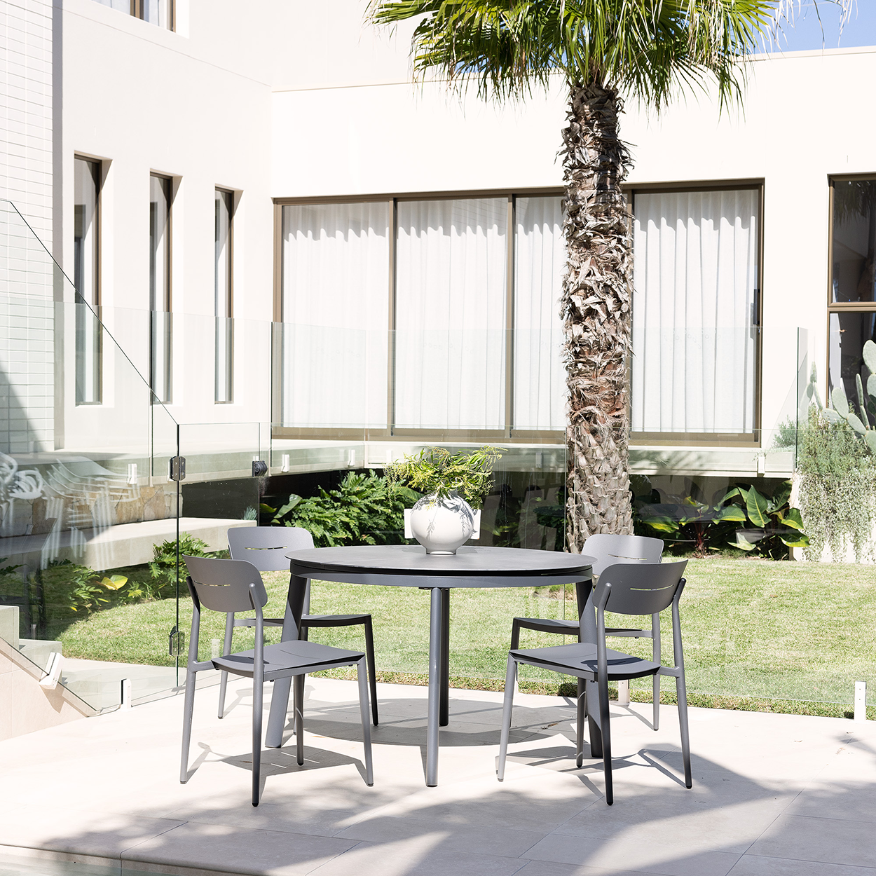Cozy Extension & Leon Dining Setting - 5 pce Charcoal