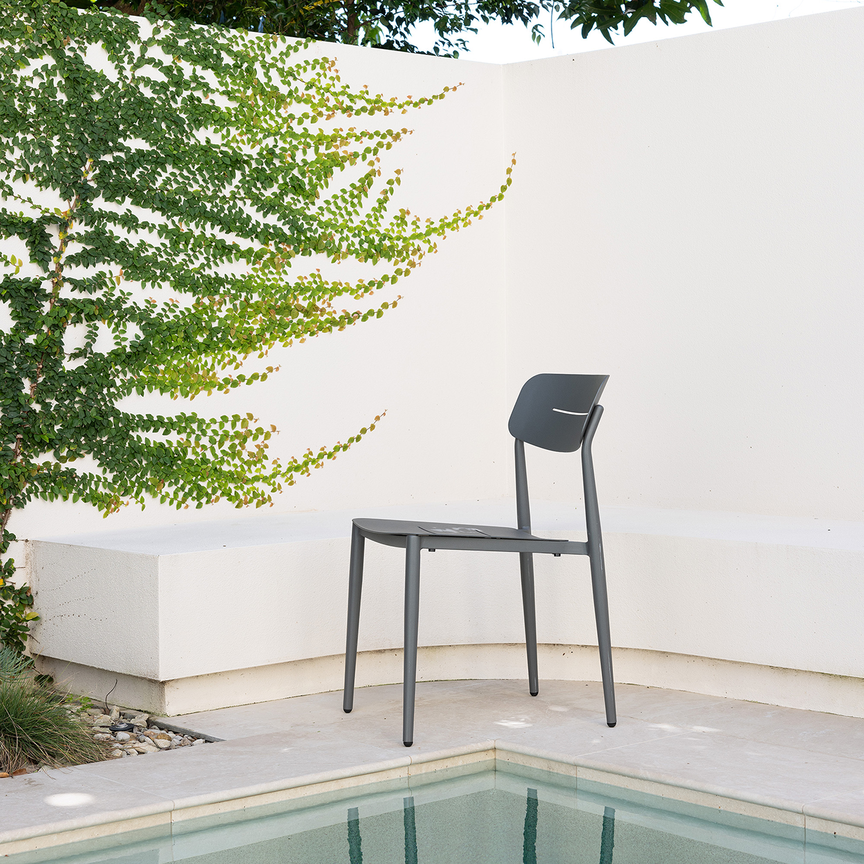 Cozy Extension & Leon Dining Setting - 5 pce Charcoal