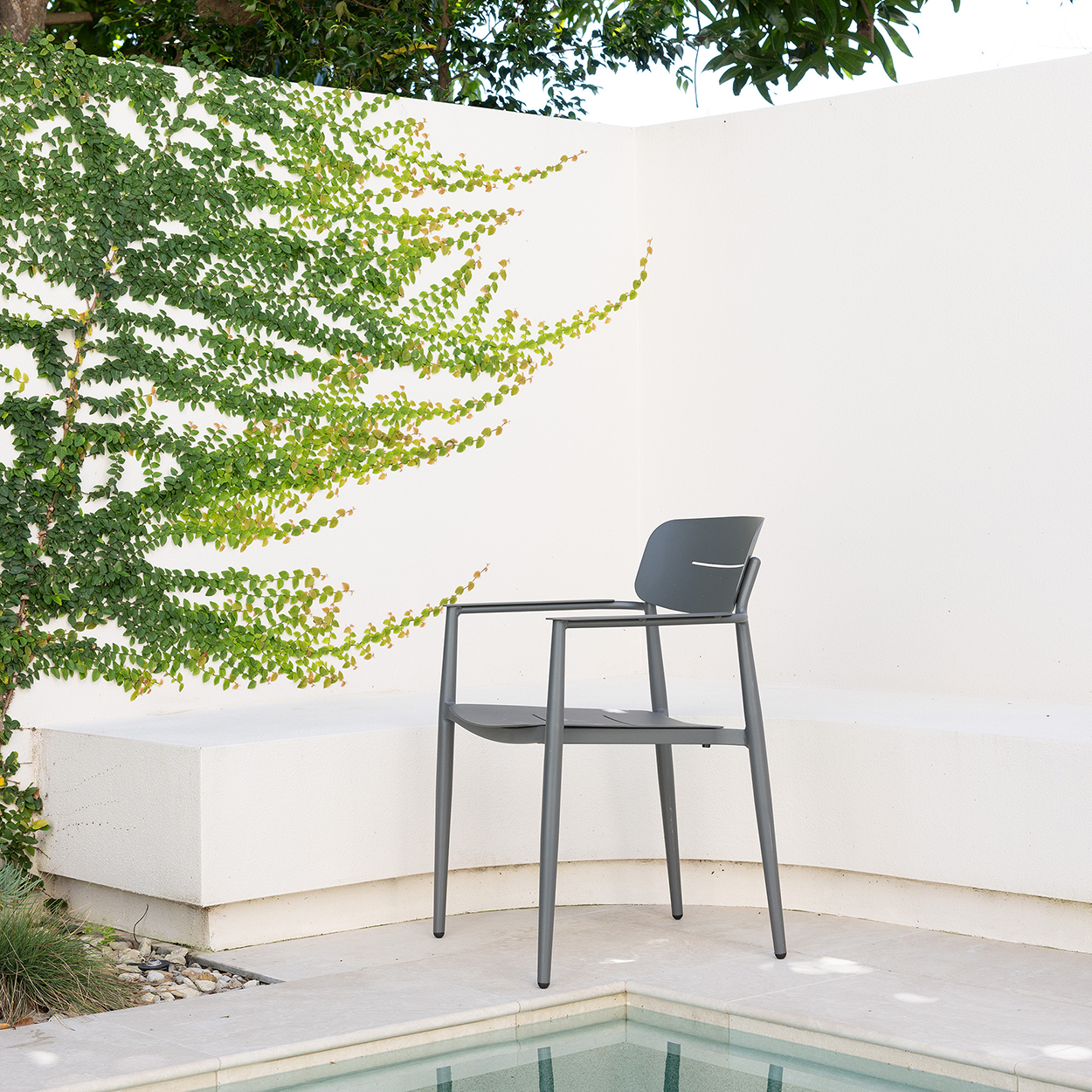 LEON CHAIR WITH ARMS