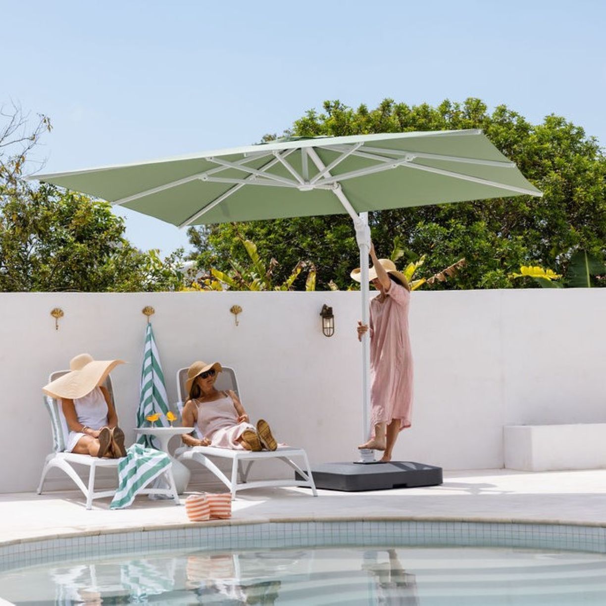 SOLSTICE 3MSQ CANTILEVER UMBRELLA