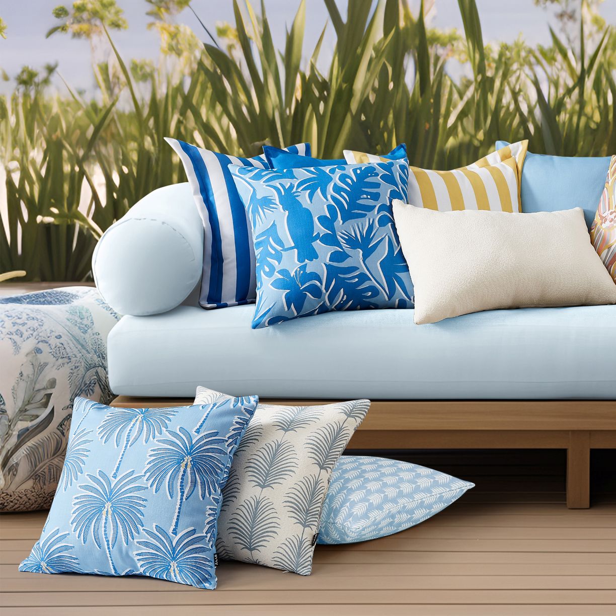 OUTDOOR CUSHION RANGE