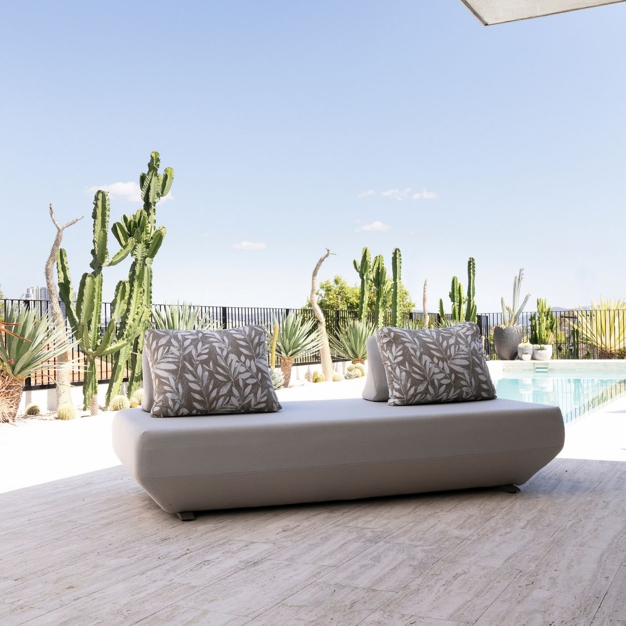 Freedom Outdoor Lounge