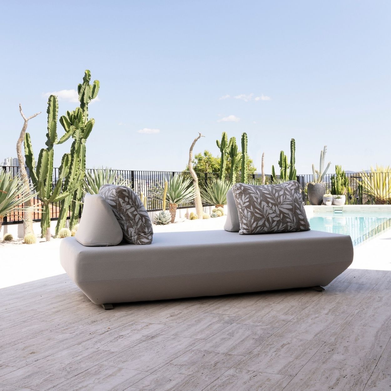 Freedom Outdoor Lounge