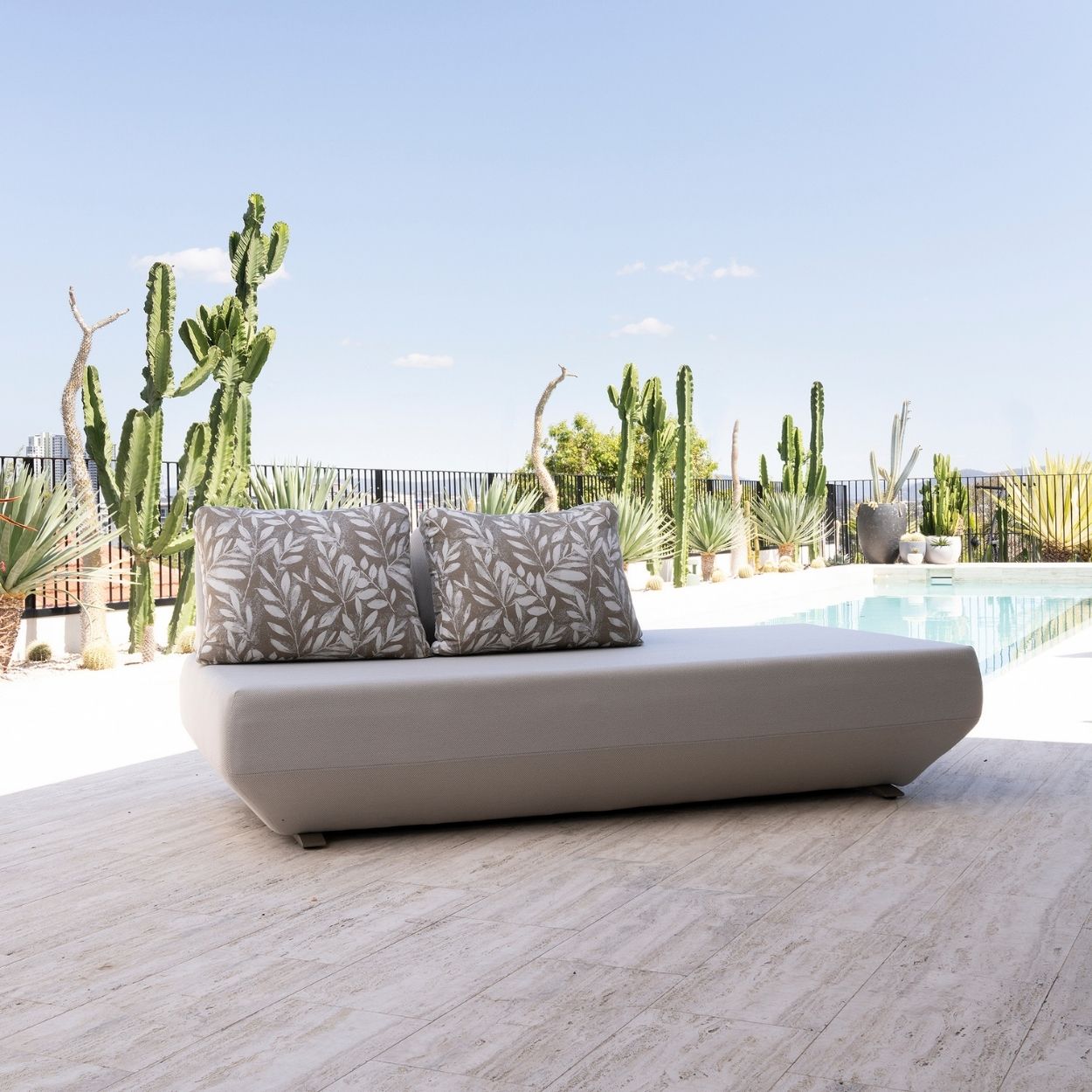 Freedom Outdoor Lounge