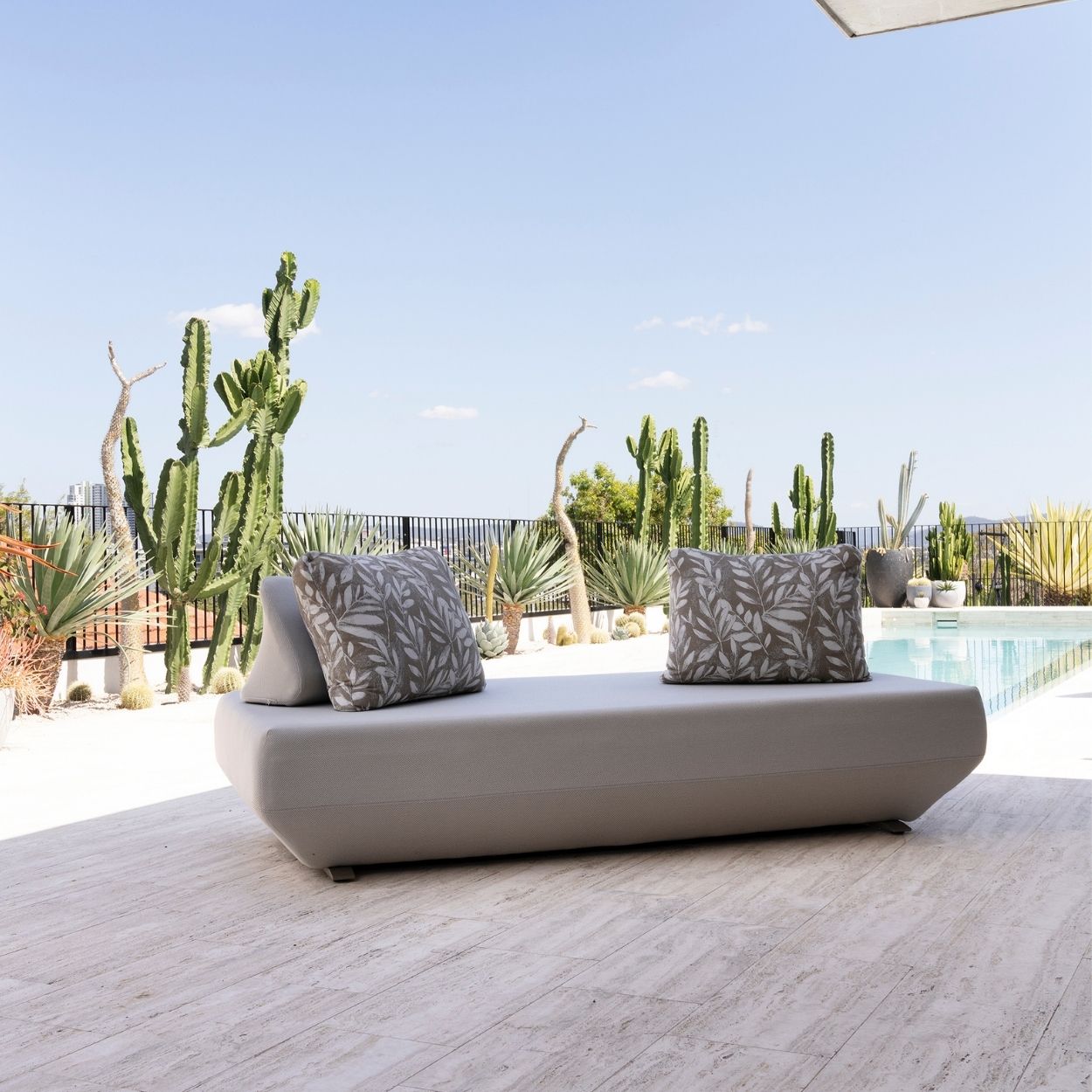 Freedom Outdoor Lounge