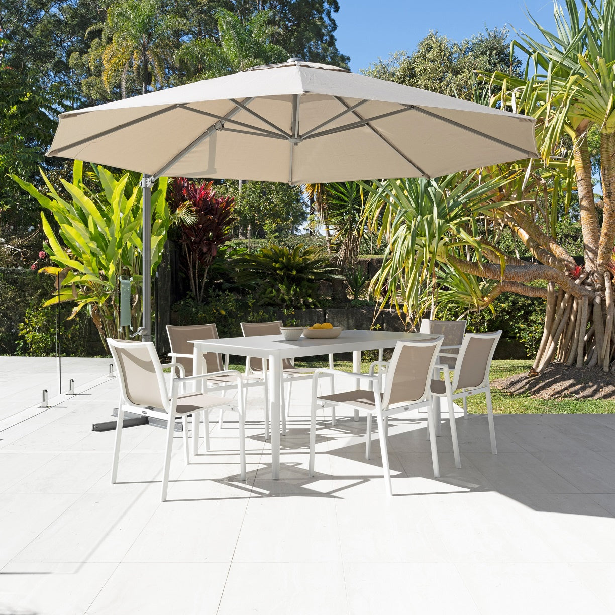 PANDANUS 3.3 OCT CANTILEVER UMBRELLA