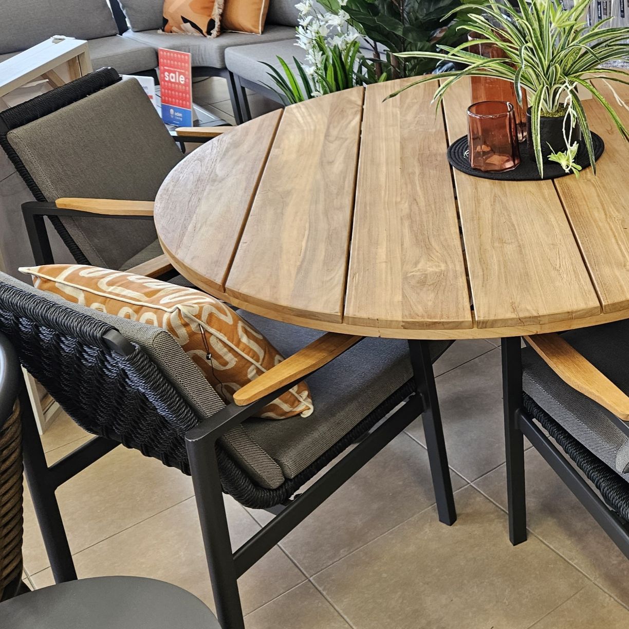 BEAUVILLE & REYNE DINING SETTTING 5PCE - FLOOR STOCK